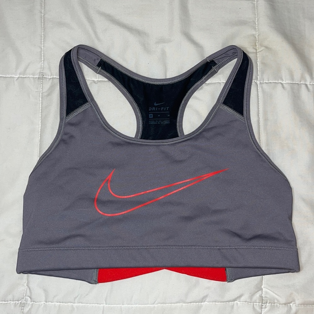 grey nike sports bra